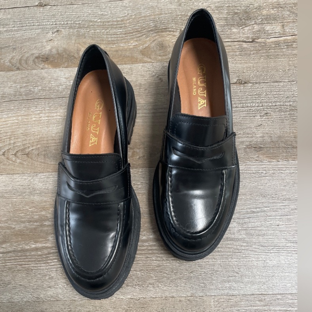 Guja Platform Loafers in Black